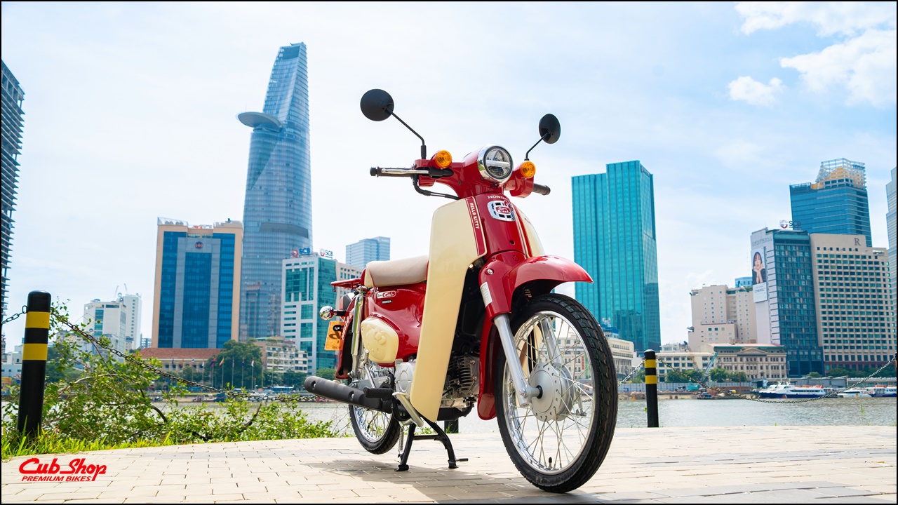 Honda Super Cub 50 Hello Kitty Nhật Bản