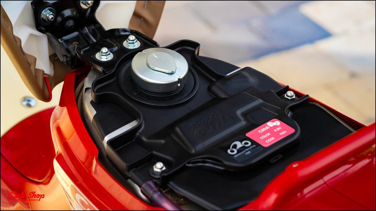 Honda Super Cub 50 Hello Kitty Nhật Bản