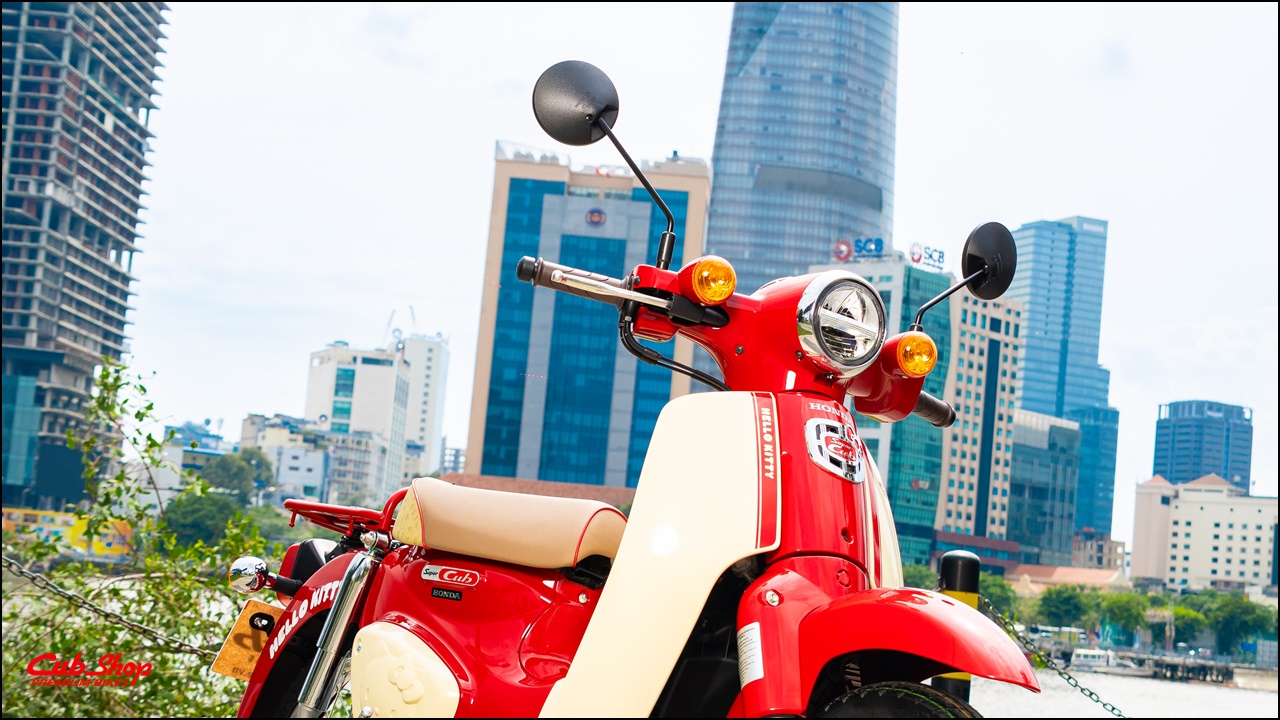 Honda Super Cub 50 Hello Kitty Nhật Bản