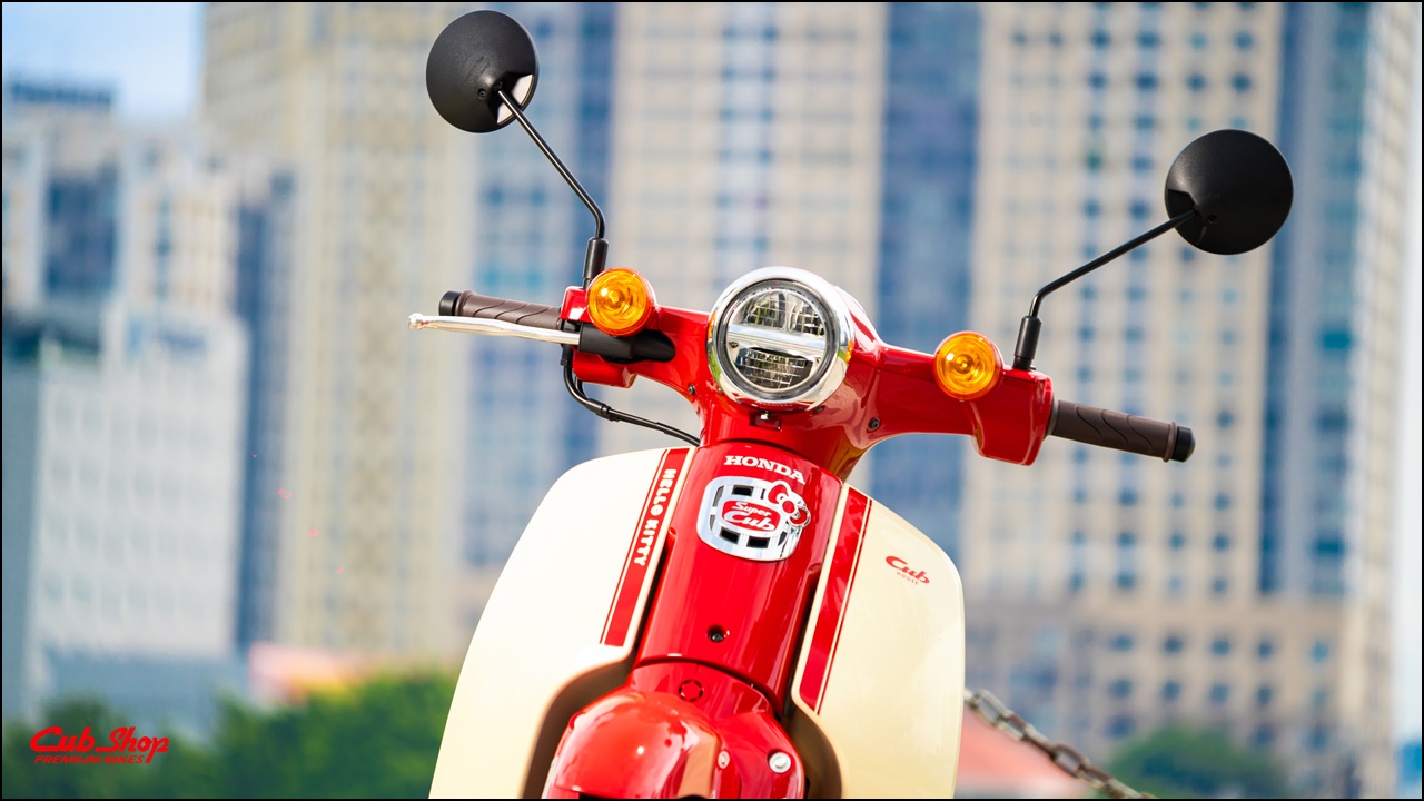 Honda Super Cub 50 Hello Kitty Nhật Bản