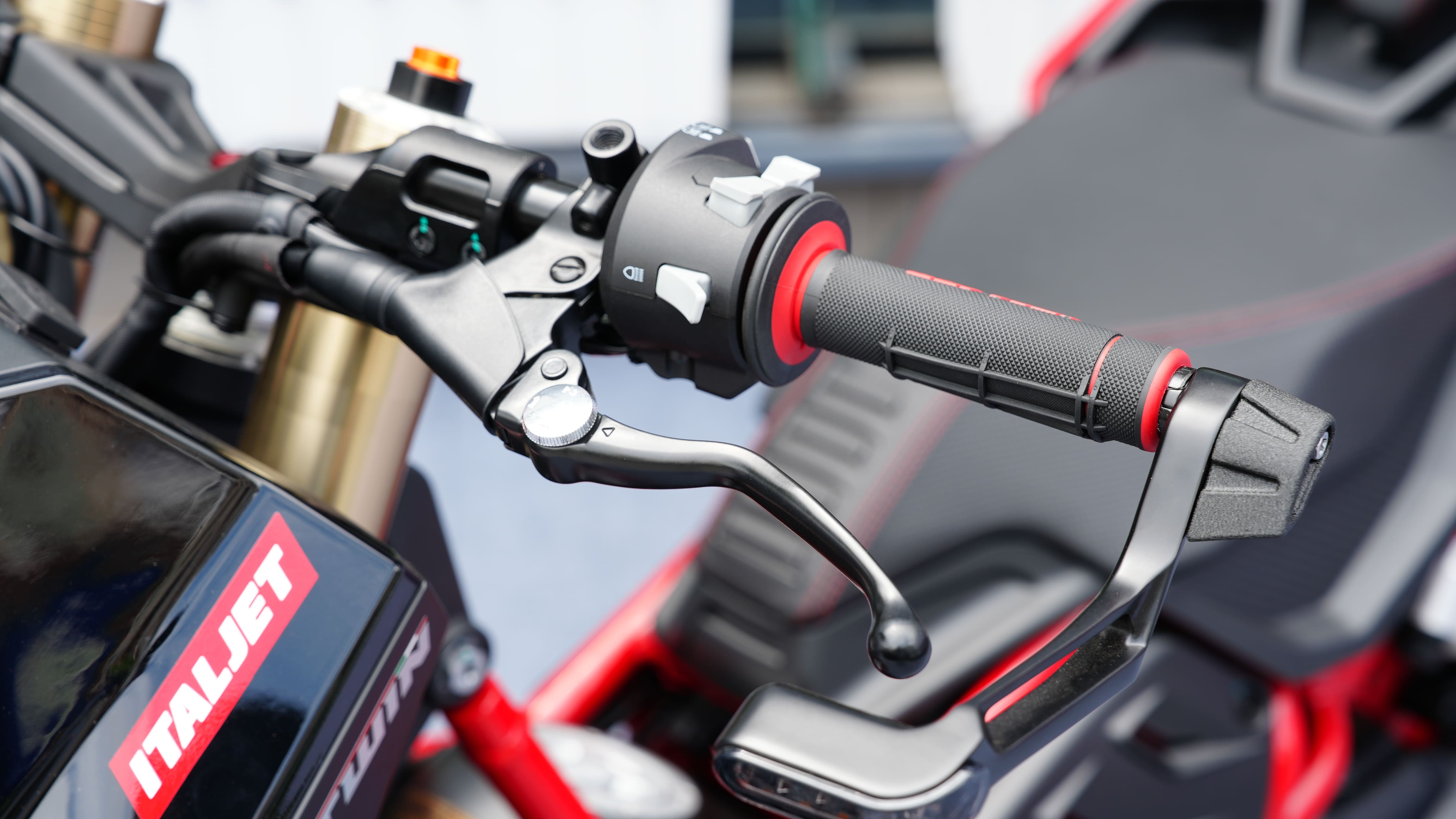 Italjet Dragster 700 Twin Premium Edition