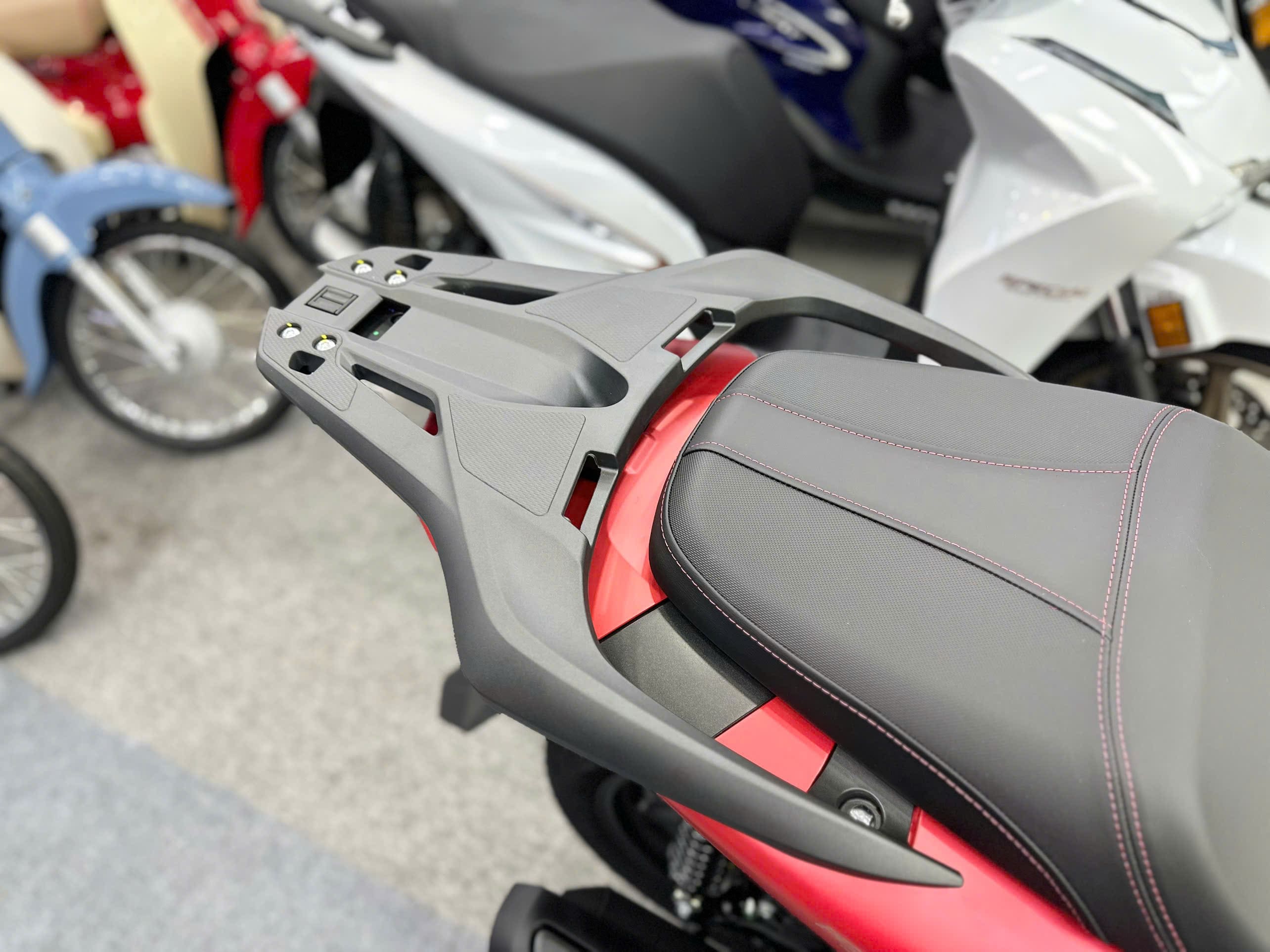 sh ý 150i 2026 màu đỏ