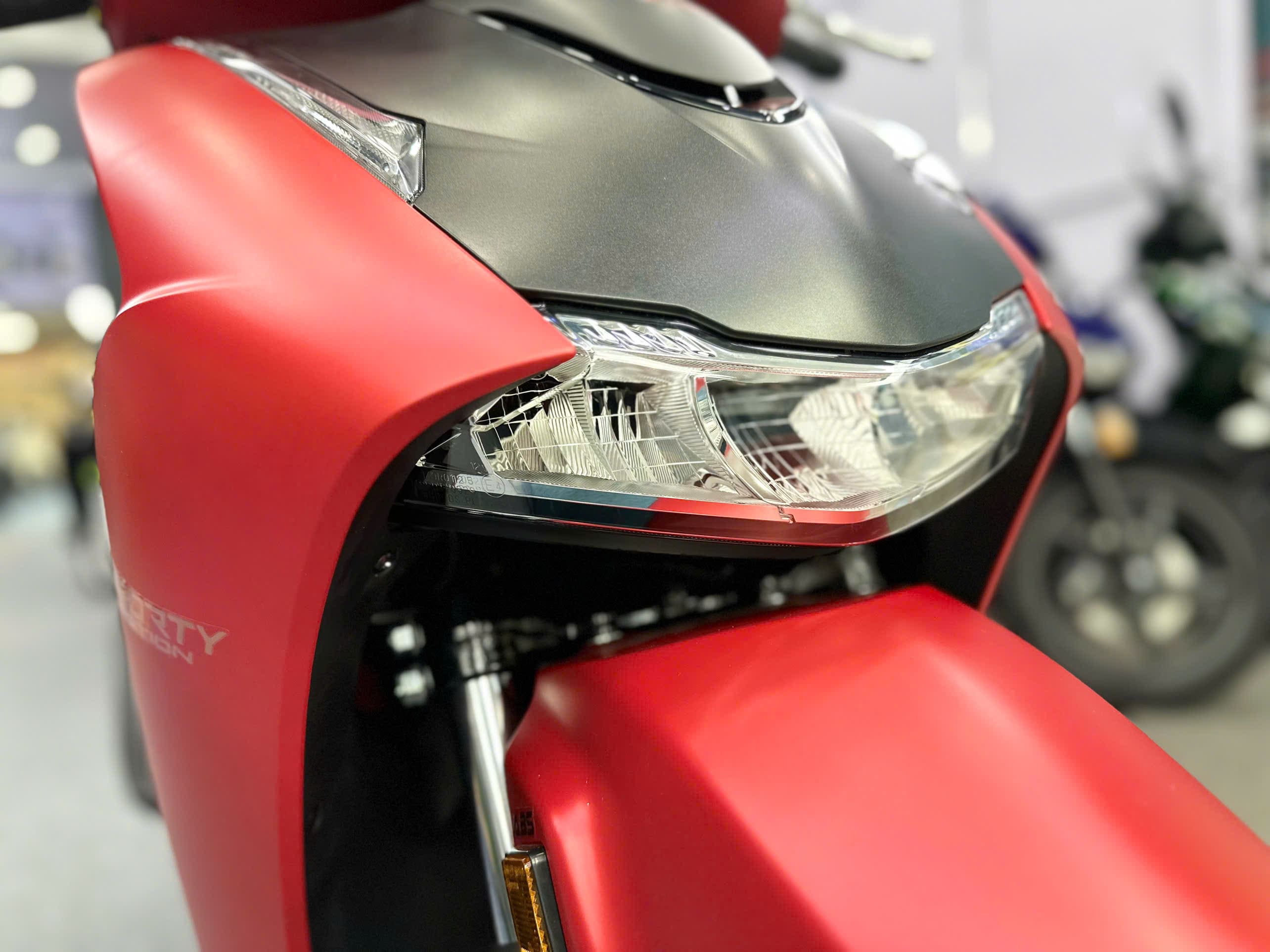 sh ý 150i 2026 màu đỏ