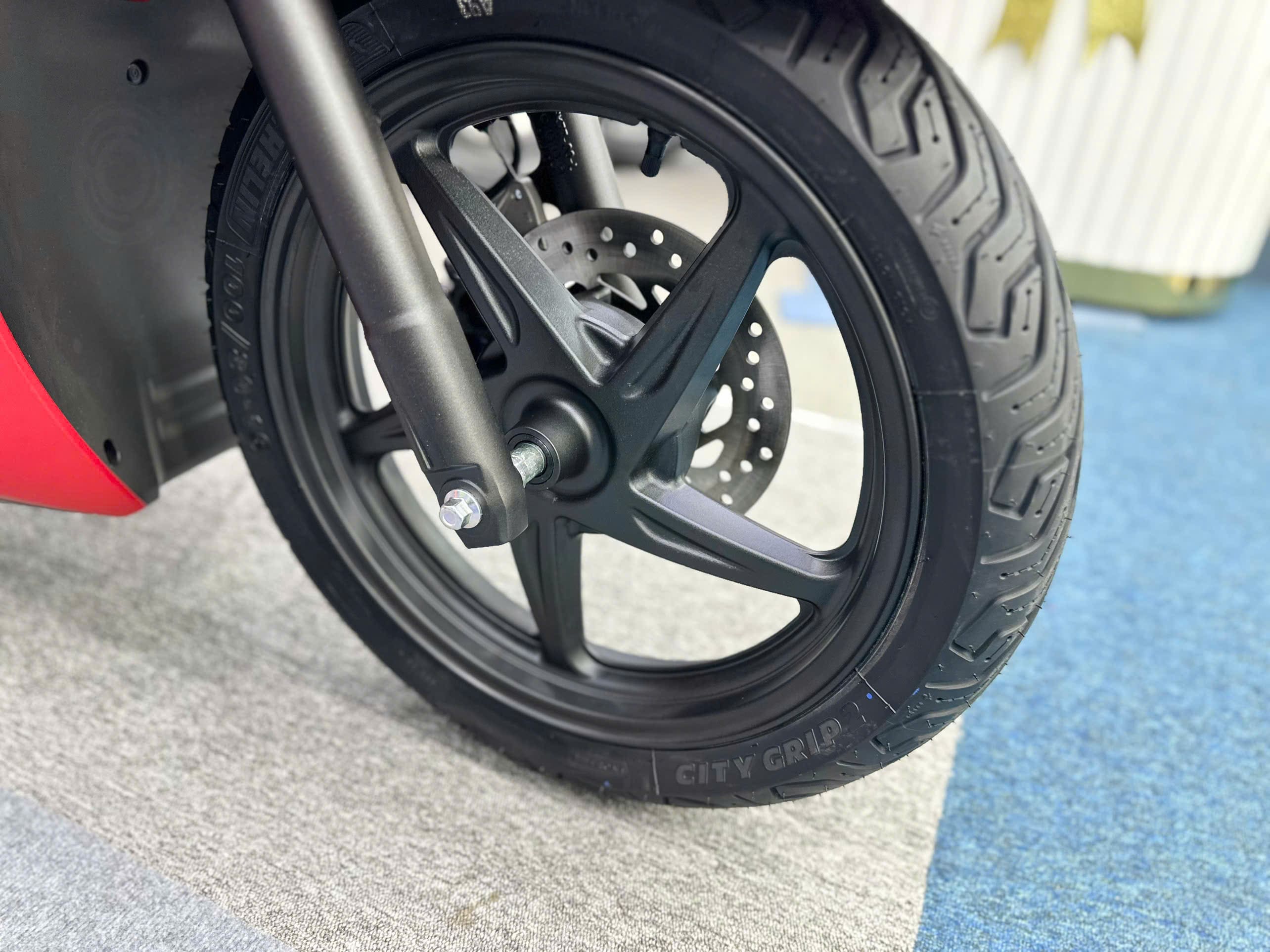 sh ý 150i 2026 màu đỏ