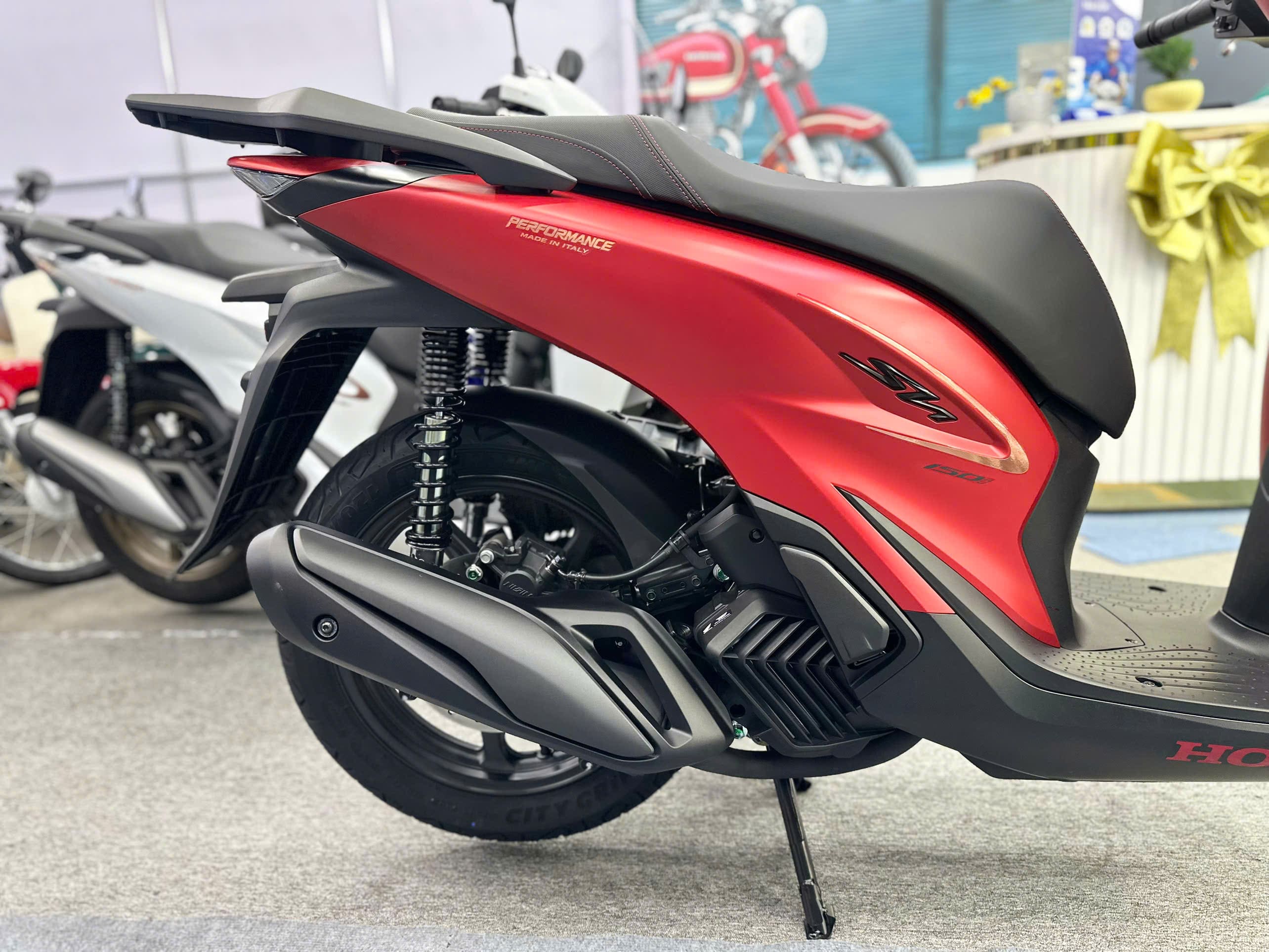 sh ý 150i 2026 màu đỏ
