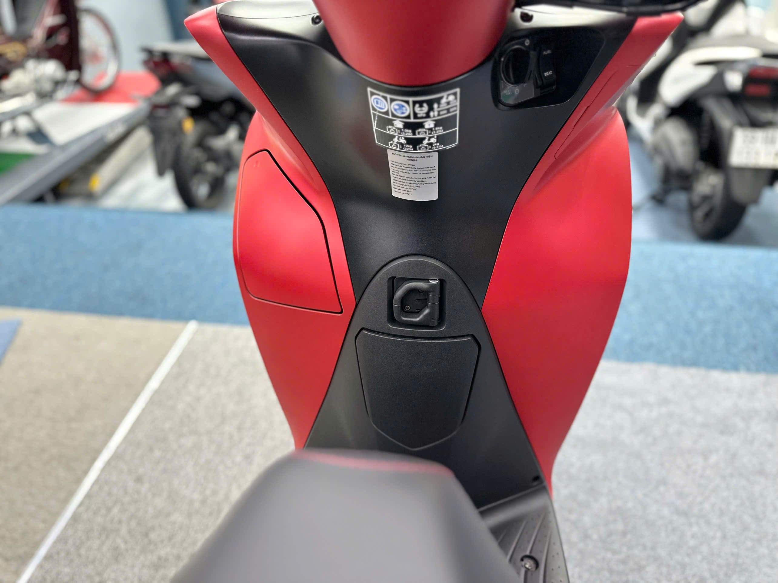 sh ý 150i 2026 màu đỏ