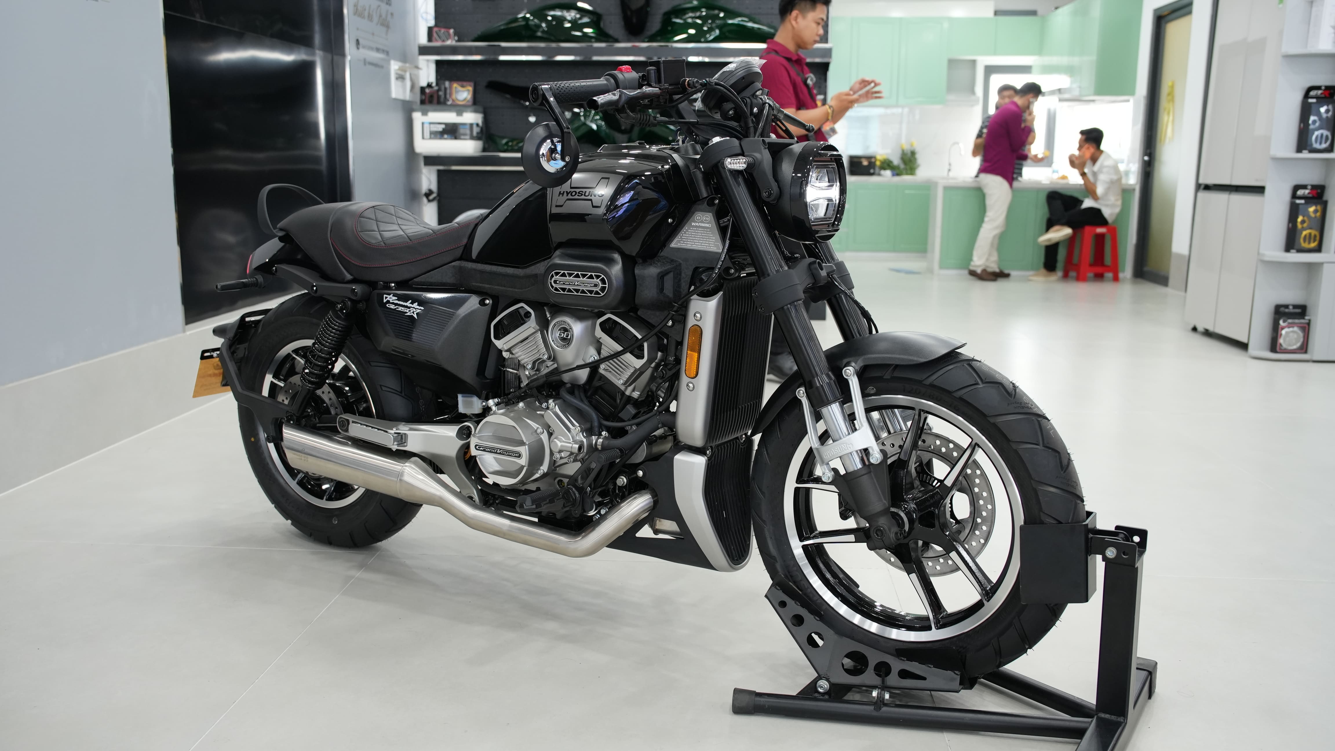 Hyosung GV350X