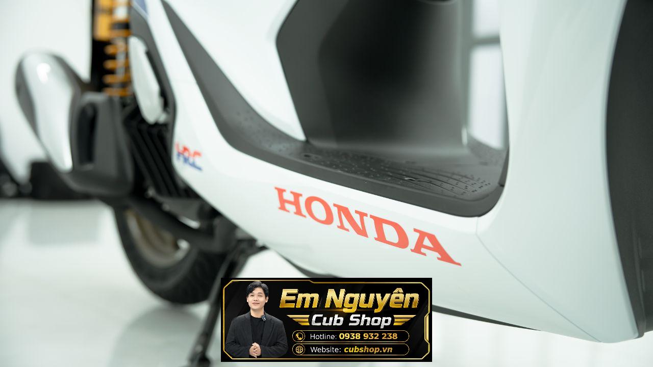 honda-sh150i-repsol-custom-cubhouse-viet-nam (4) Honda SH150i Italy Repsol Custom | Cá tính riêng theo yêu cầu