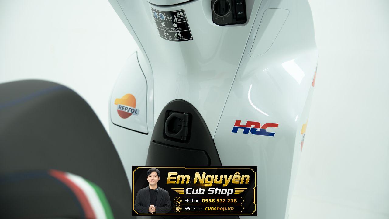 honda-sh150i-repsol-custom-cubhouse-viet-nam (5) Honda SH150i Italy Repsol Custom | Cá tính riêng theo yêu cầu
