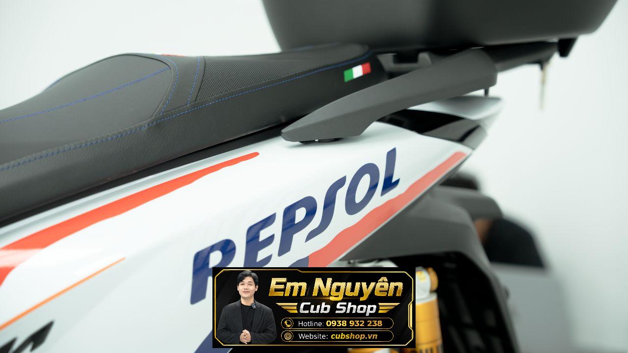 honda-sh150i-repsol-custom-cubhouse-viet-nam (7) Honda SH150i Italy Repsol Custom | Cá tính riêng theo yêu cầu