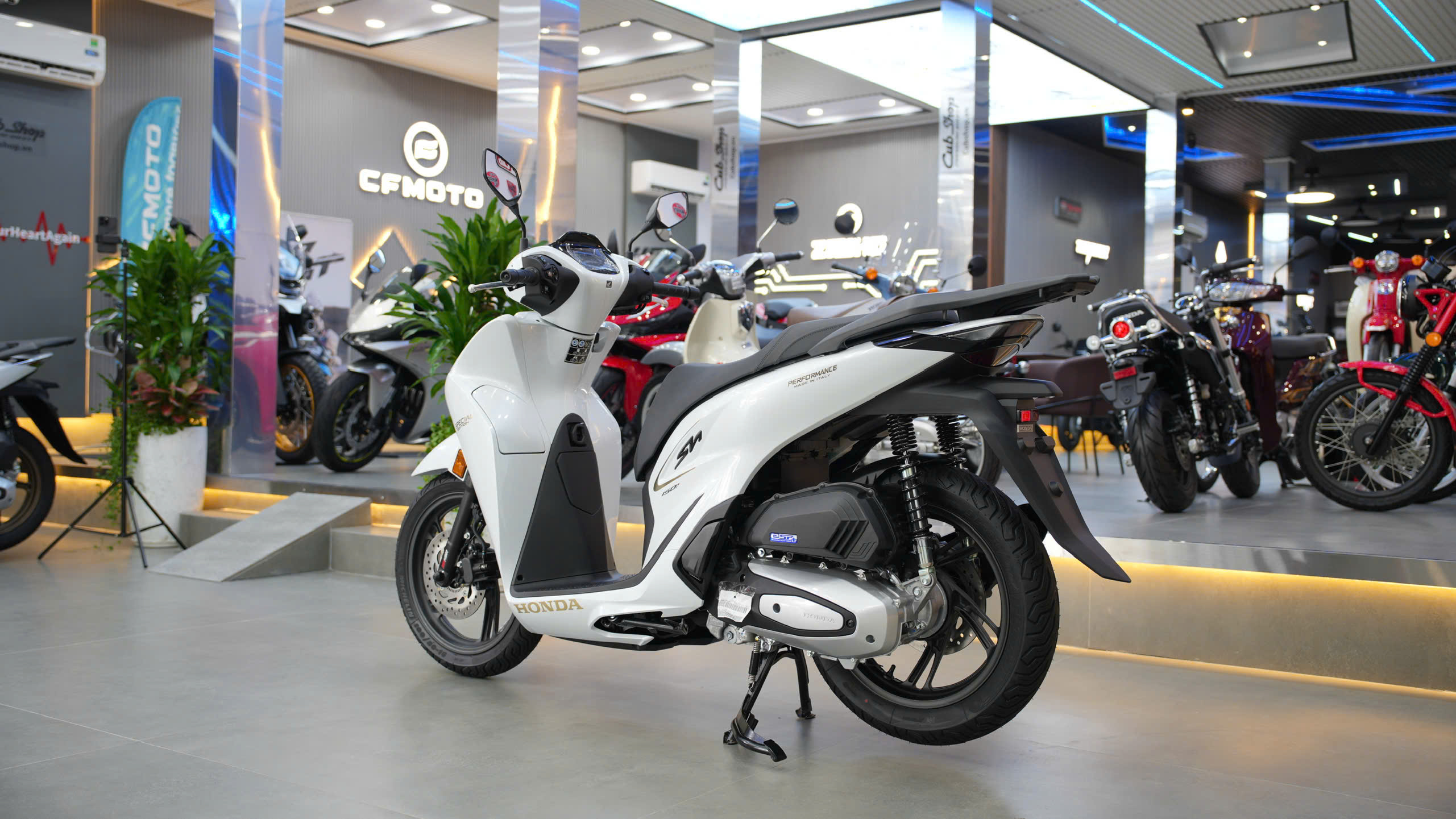 honda sh ý 150i 2027 màu trắng