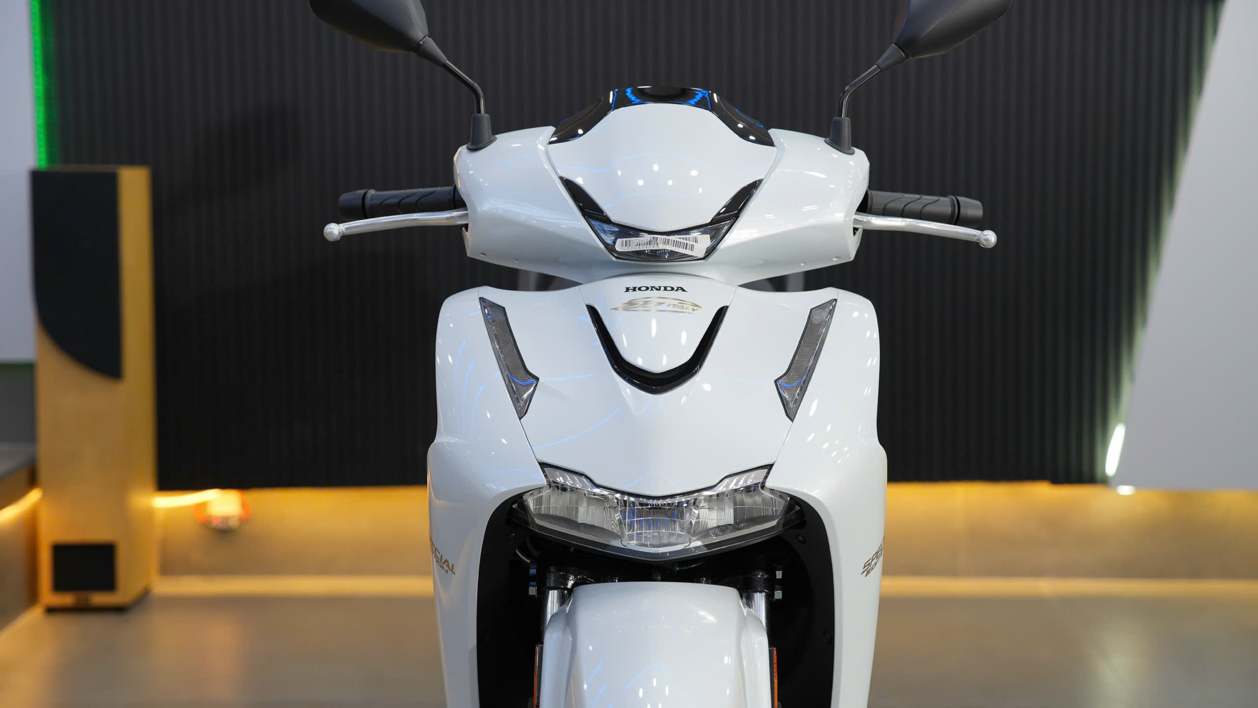 honda sh ý 150i 2027 màu trắng (5) honda sh ý 150i 2027 màu trắng